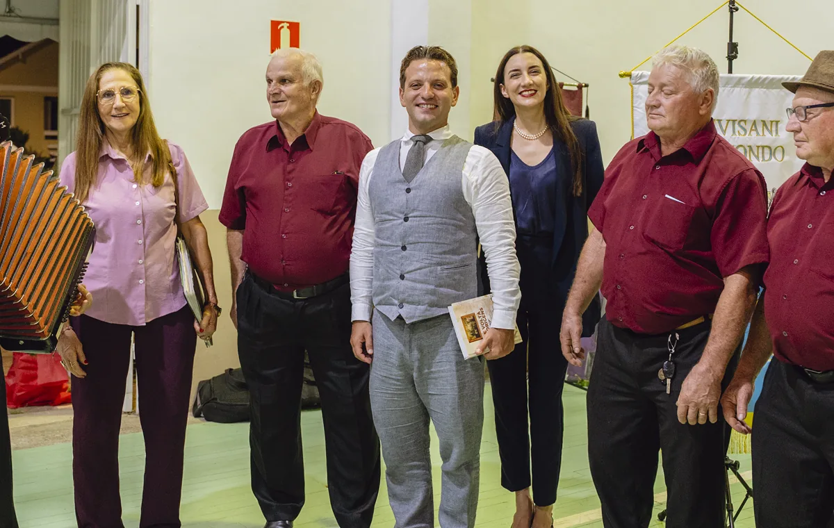 Alunos homenageados no palco do Famiglia Azzurra